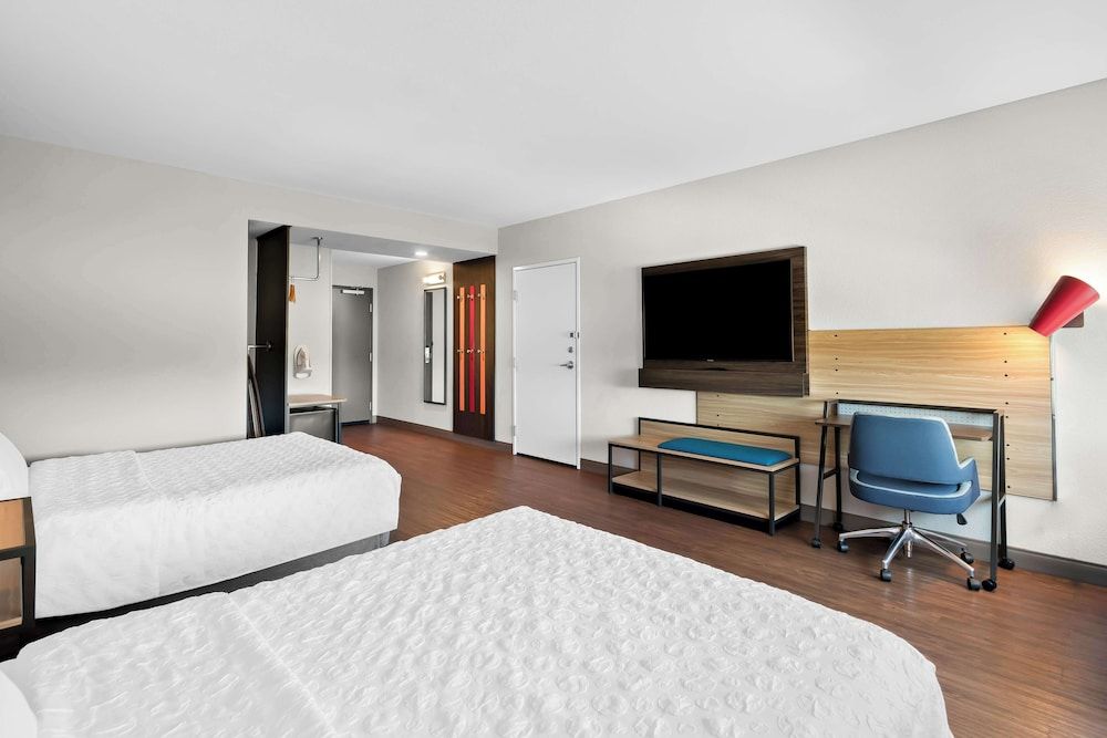 Room, 2 Queen Beds, Accessible (Roll-In Shower)
