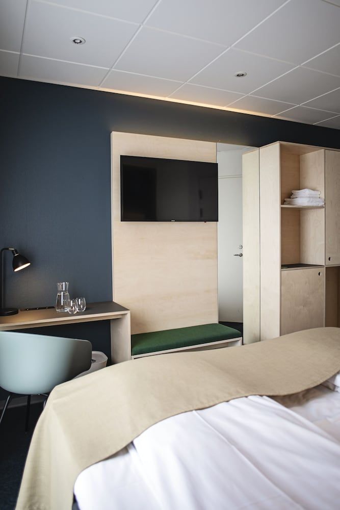 62N Hotel Standard Room 2