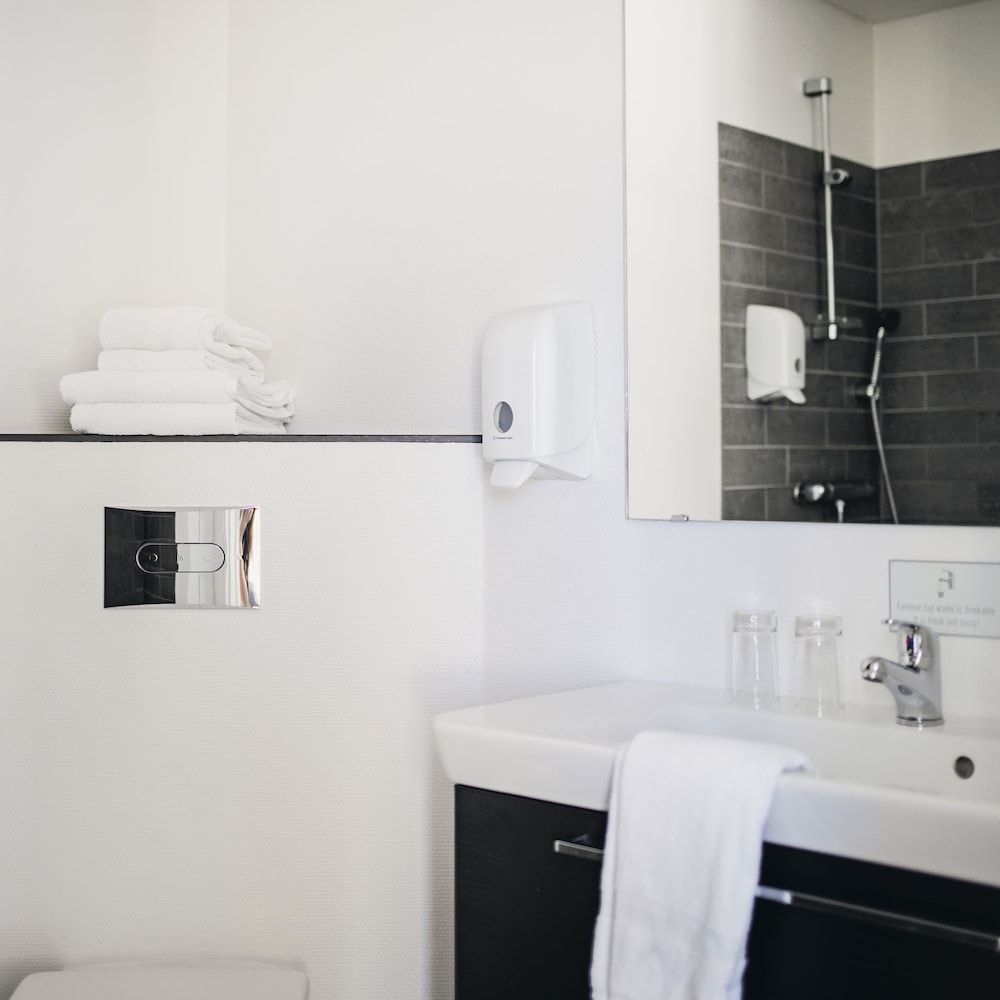 62N Hotel Standard Room 6