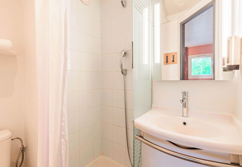 B&B HOTEL Strasbourg Nord Schiltigheim Triple Room, Non Smoking 3