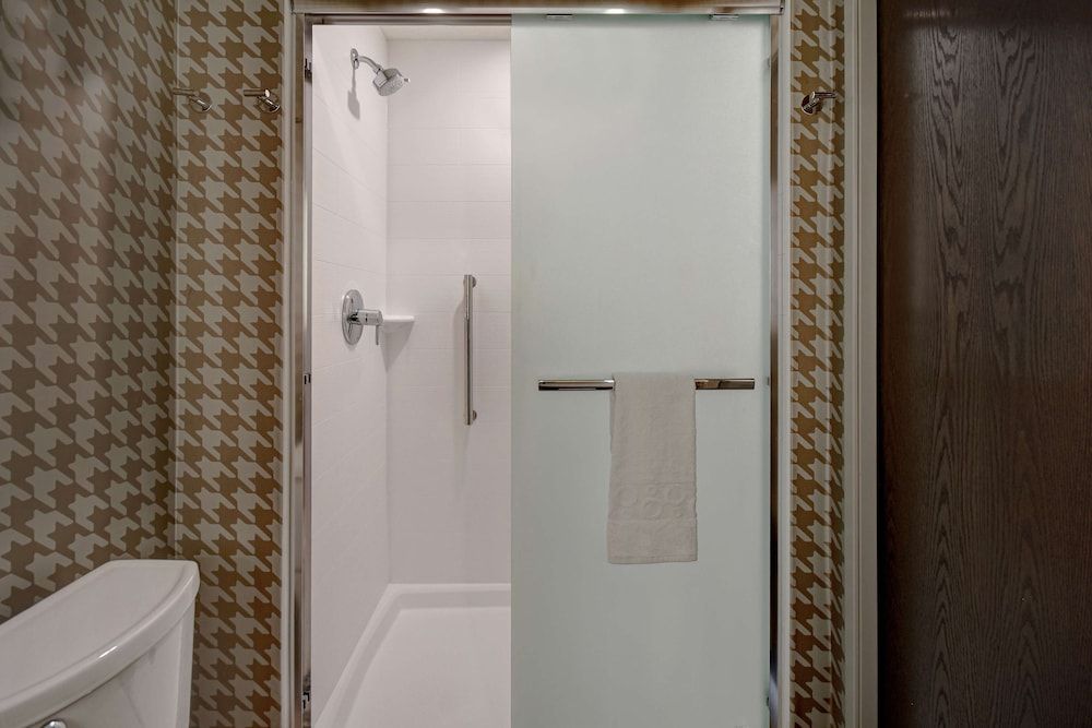 Studio, 1 King Bed, Accessible, Bathtub