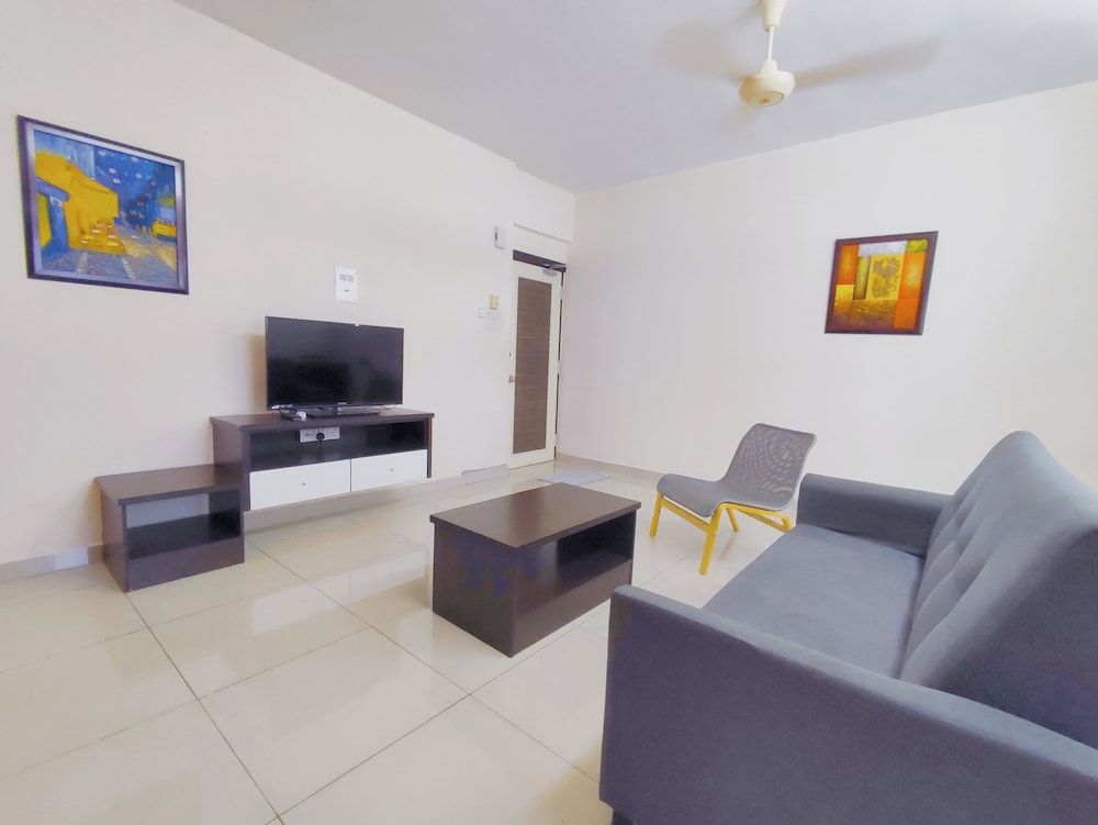 Pavilion Fahrenheit 88 - AJ home Grand Apartment 9