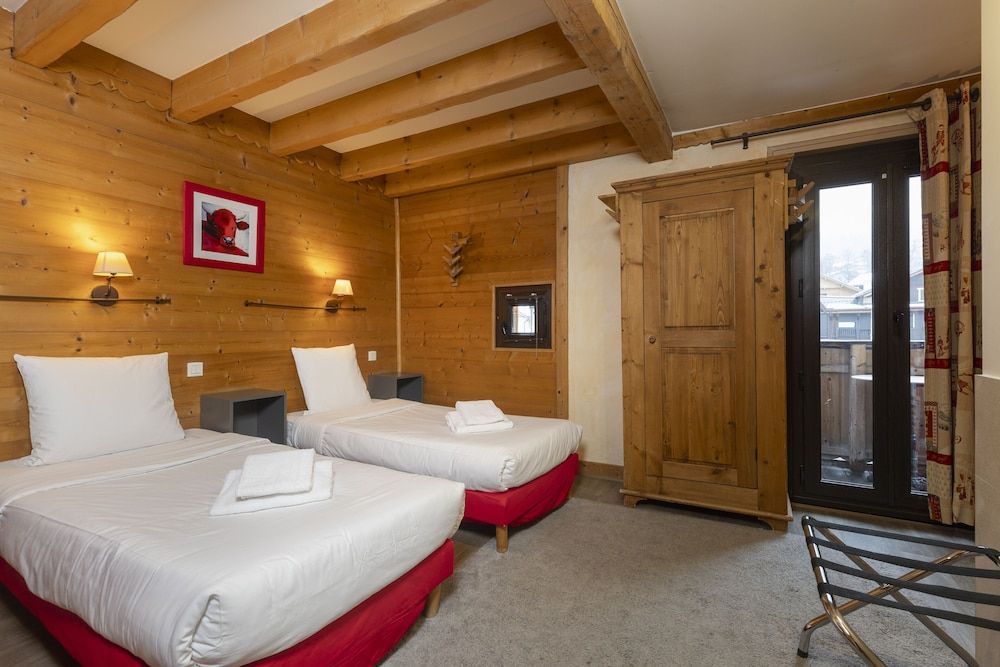Quadruple Room, Balcony Mont-Blanc side