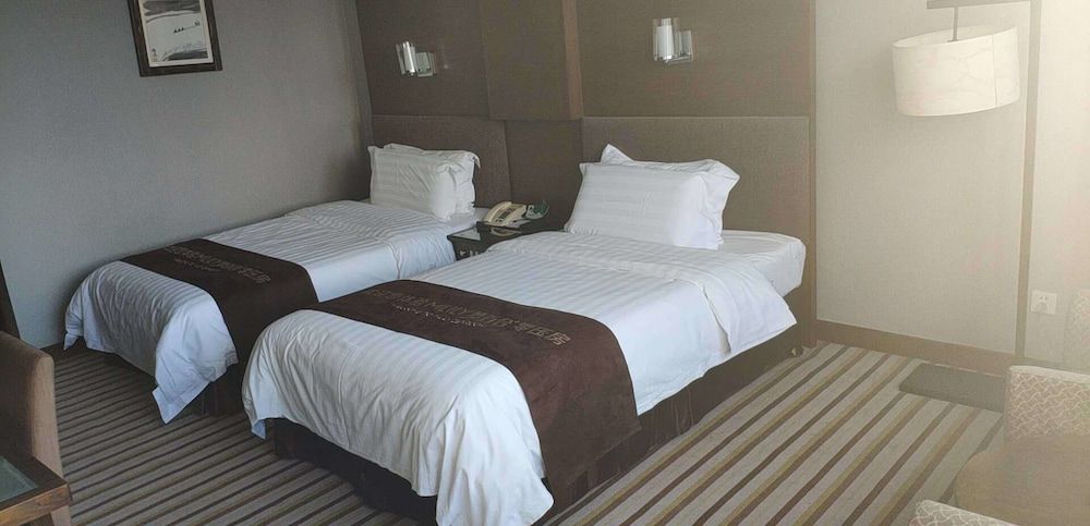 undefined Poly Hotel 7