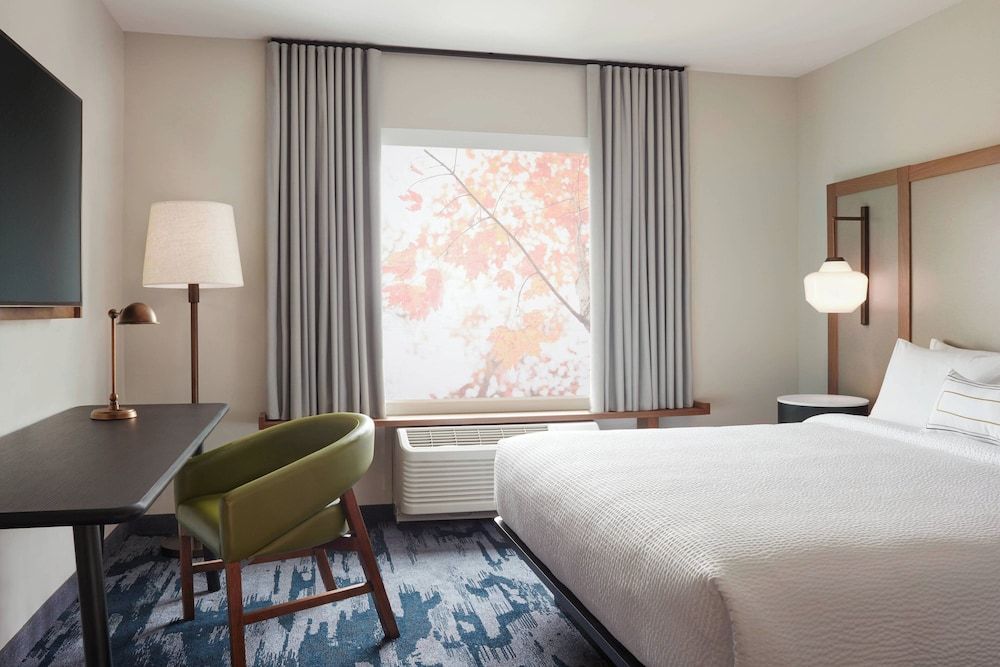 Room, 1 King Bed (Mobility Accessible, Tub)