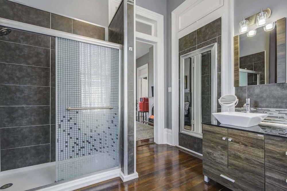 The George Manor The Grey Suite 12