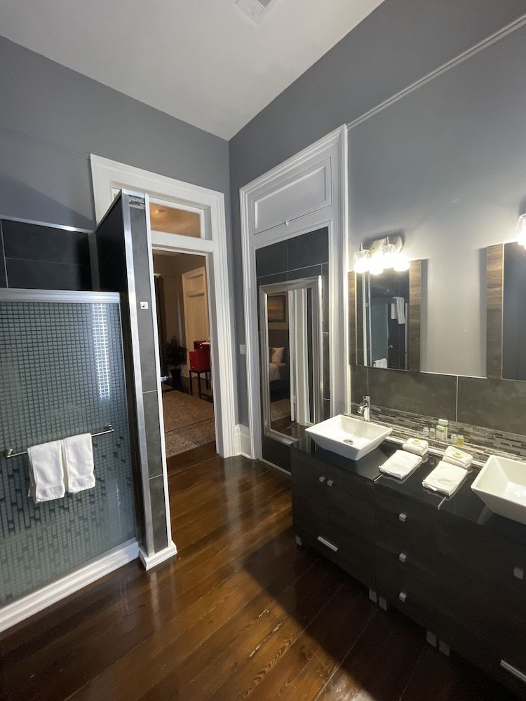 The George Manor The Grey Suite 11