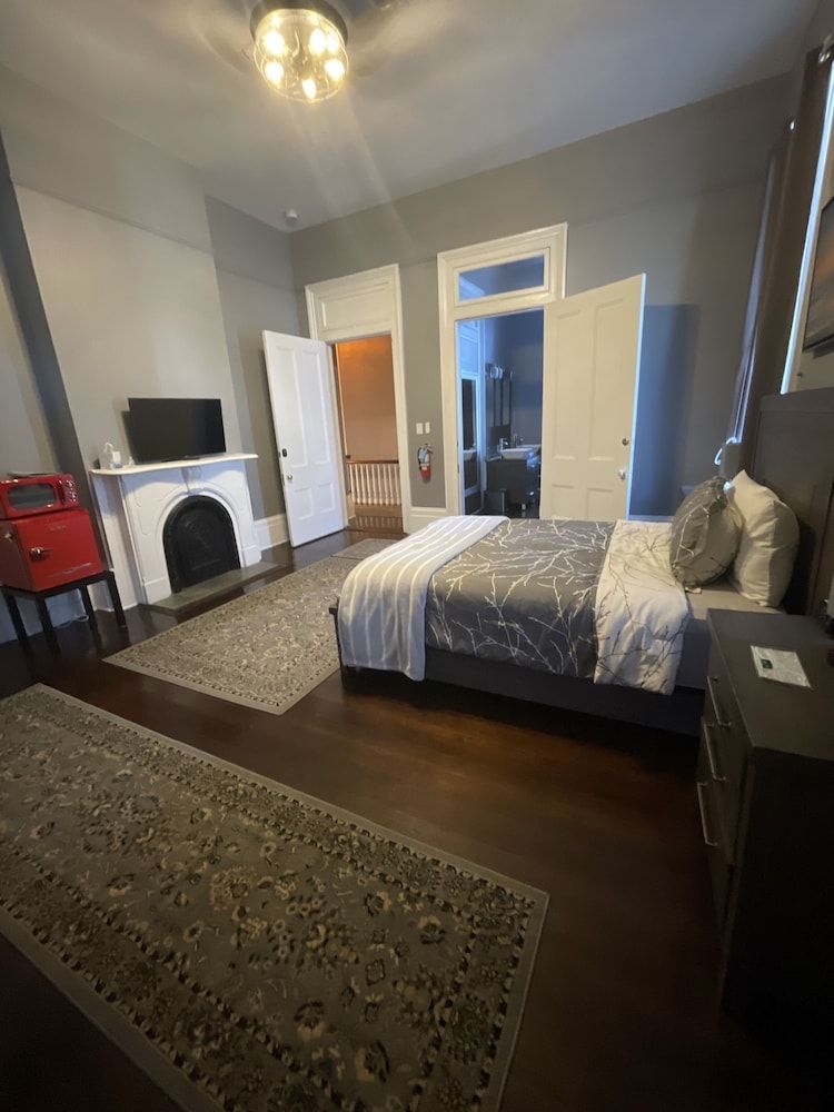 The George Manor The Grey Suite 3