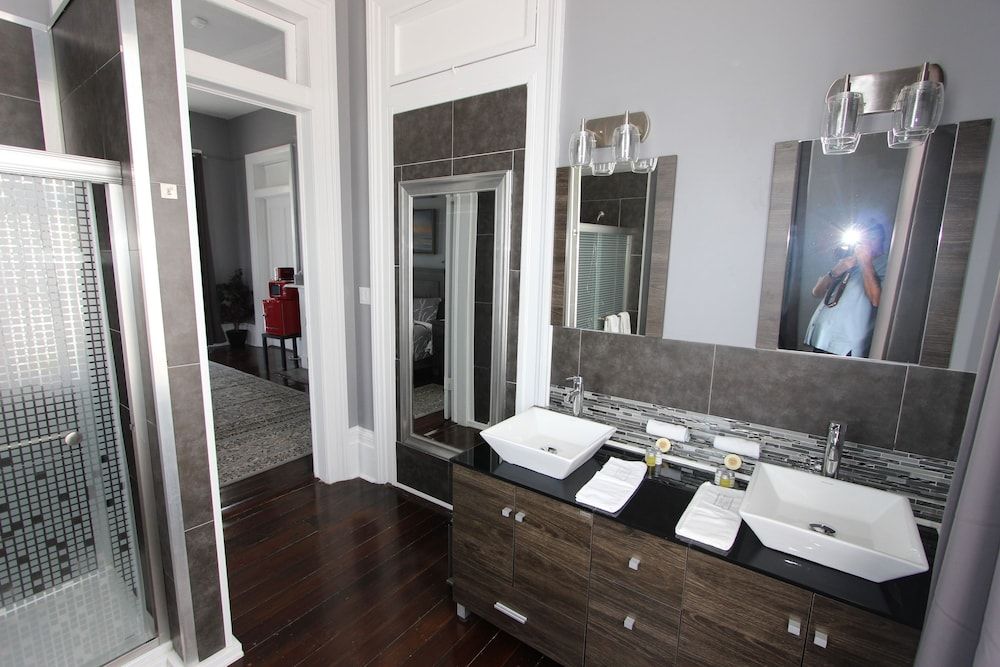 The George Manor The Grey Suite 10