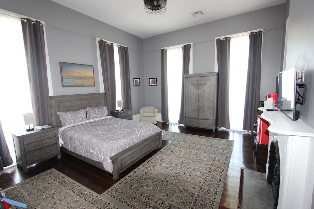 The George Manor The Grey Suite