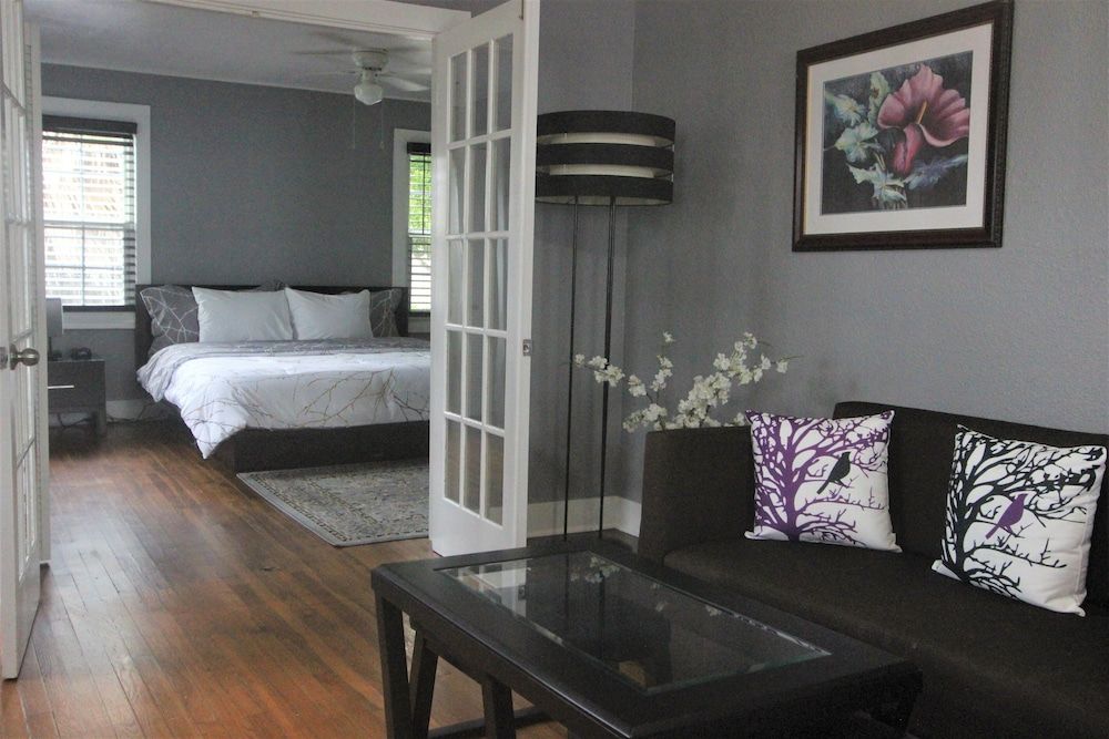 The George Manor Grand Suite 3