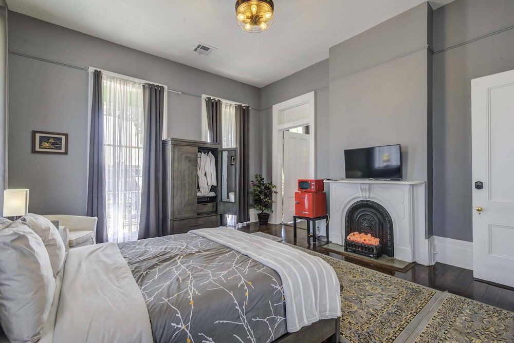 The George Manor The Grey Suite 6