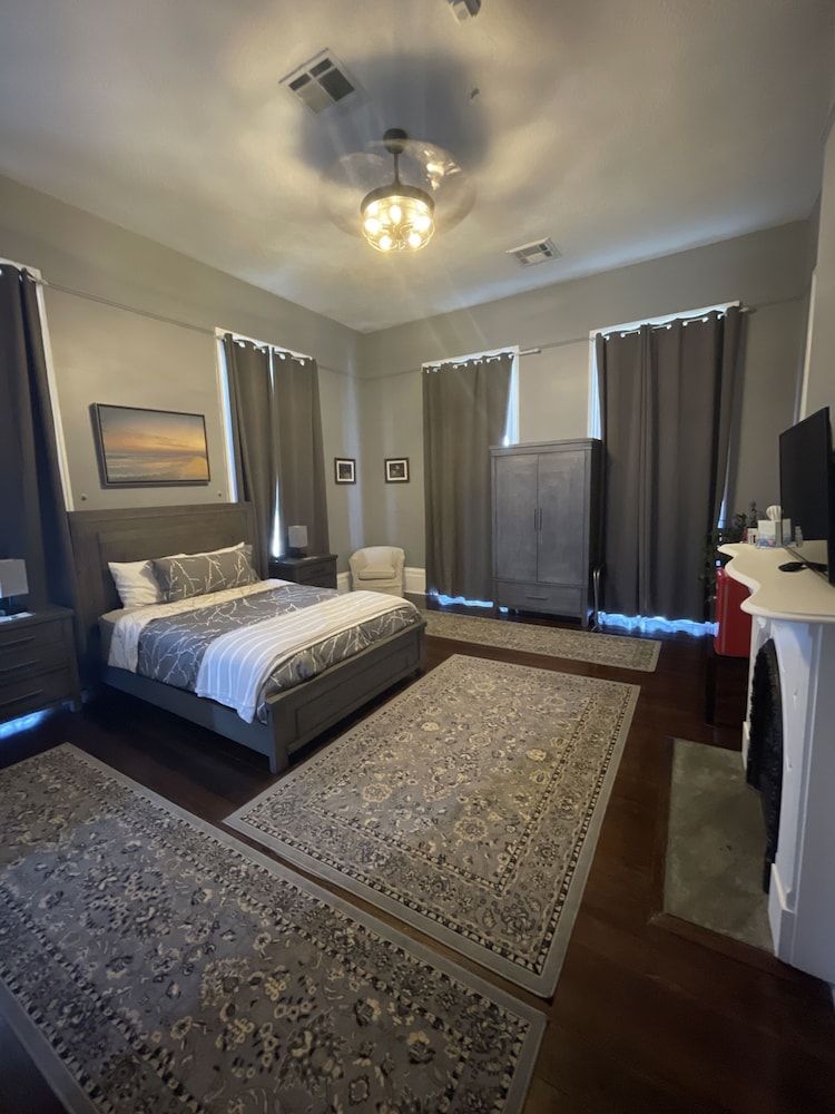 The George Manor The Grey Suite 2