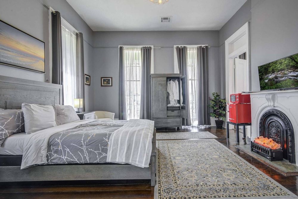 The George Manor The Grey Suite 8