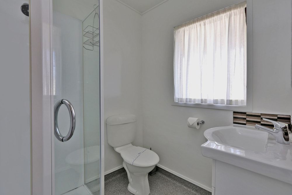 Edgewater Motor Lodge Twin Studio Unit Upstairs - Ocean View 4