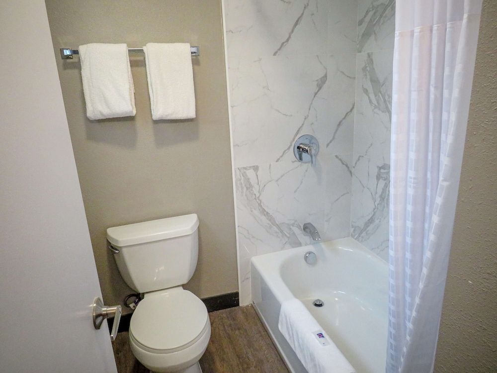 Motel 6 Tigard, OR - Portland Southwest Standard Room, 2 Queen Beds, Accessible, Non Smoking 8