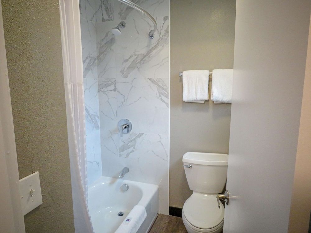 Motel 6 Tigard, OR - Portland Southwest Standard Room, 2 Queen Beds, Accessible, Non Smoking 7