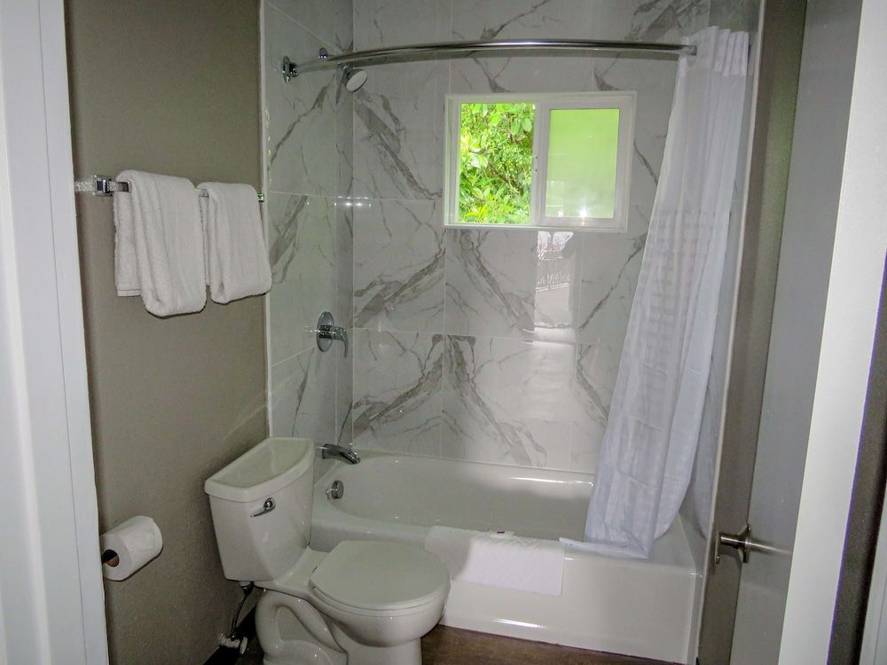 Motel 6 Tigard, OR - Portland Southwest Standard Room, 1 Queen Bed, Non Smoking 10