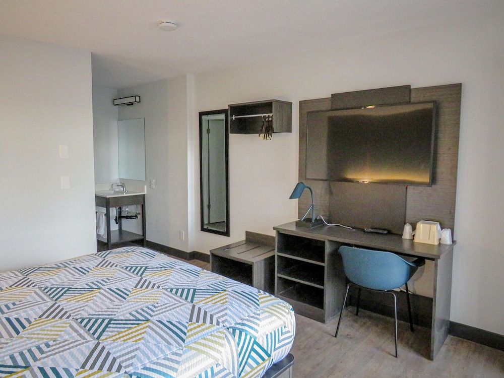 Motel 6 Tigard, OR - Portland Southwest Standard Room, 1 Queen Bed, Non Smoking 8