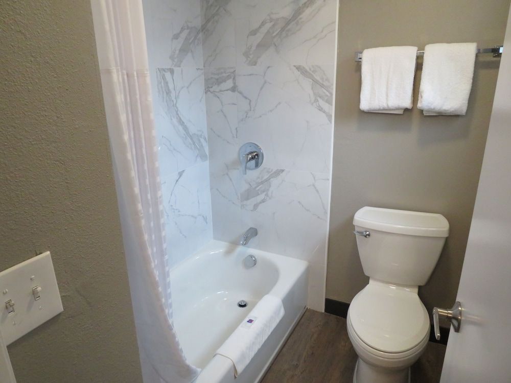 Motel 6 Tigard, OR - Portland Southwest Standard Room, 2 Queen Beds, Accessible, Non Smoking 6