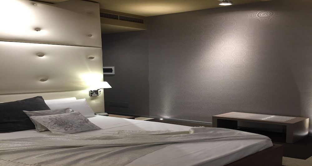 undefined Private Luxury Suite 4