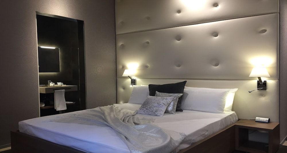 undefined Private Luxury Suite 7