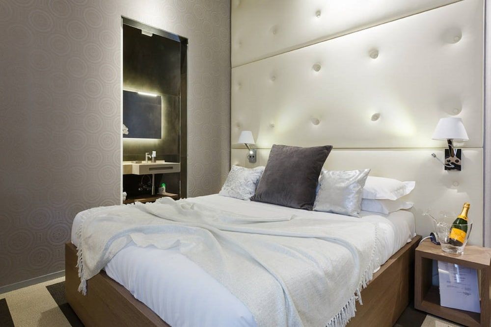 undefined Private Luxury Suite 10