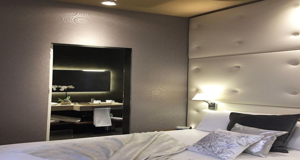undefined Private Luxury Suite 5