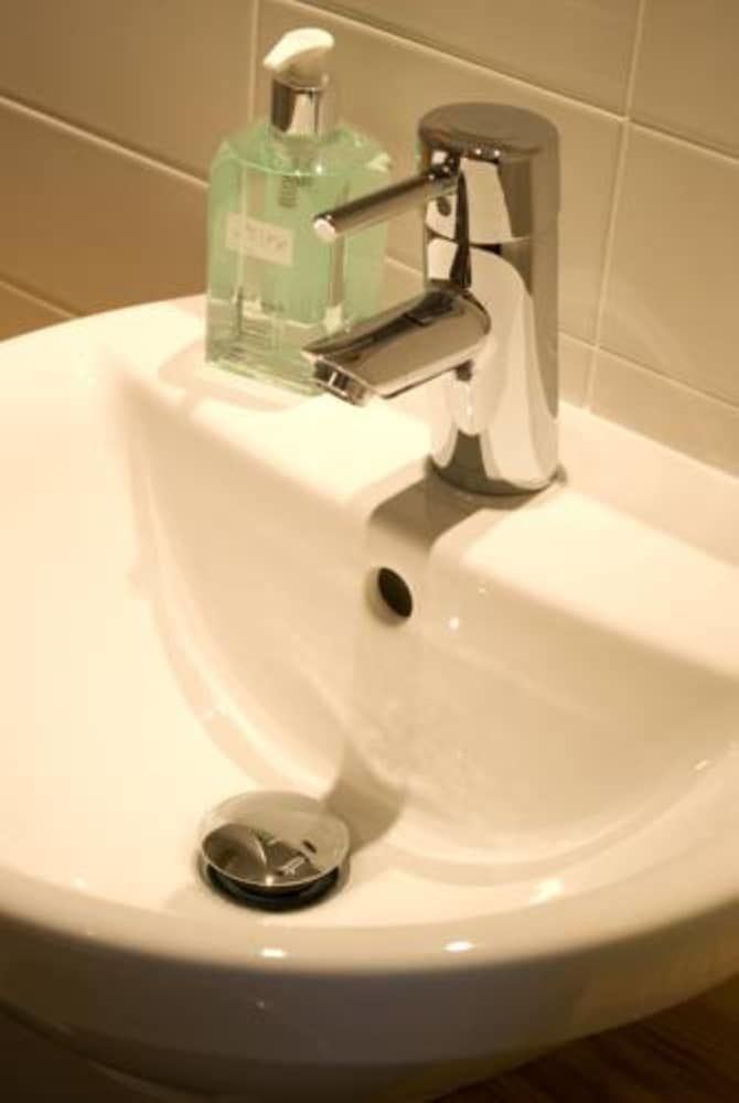 Grasshoppers Hotel Glasgow Double Room 11