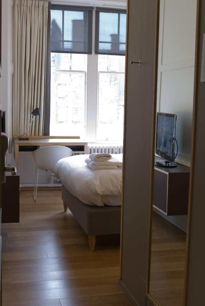 Grasshoppers Hotel Glasgow Double Room 10