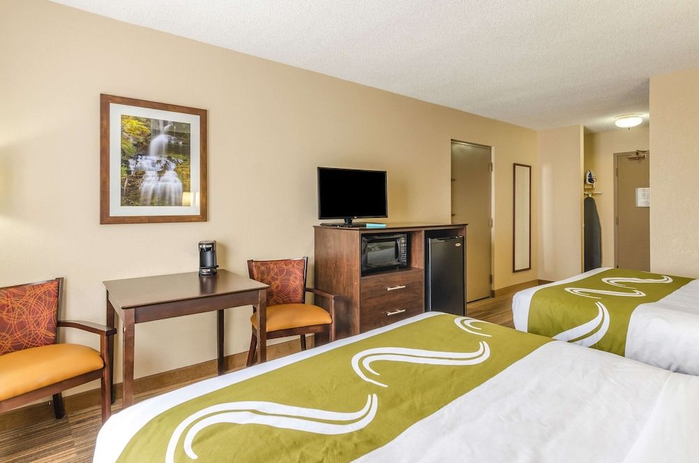 Quality Inn Radford-West Blacksburg I-81 Standard Room, 2 Queen Beds, Non Smoking 4