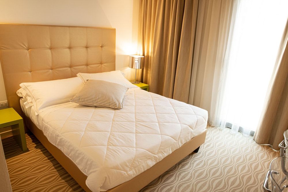 One Hotel & Restaurant Standard Double Room, 1 Double Bed 5