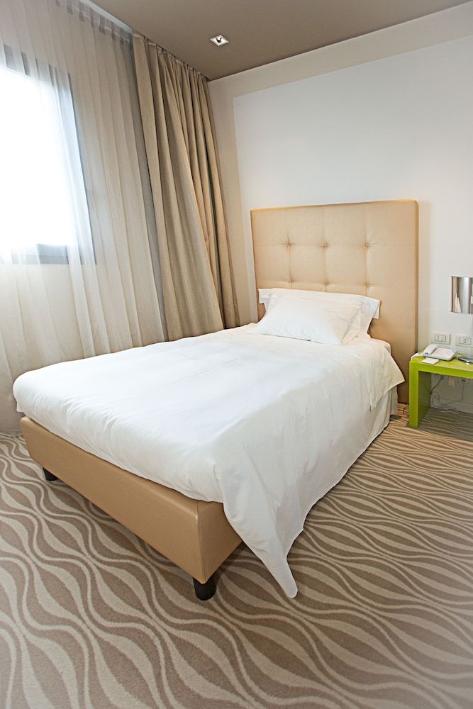 One Hotel & Restaurant