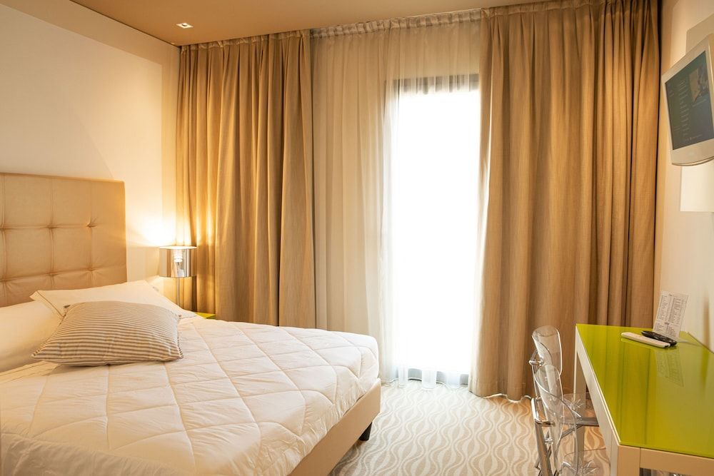 One Hotel & Restaurant Standard Double Room, 1 Double Bed 4