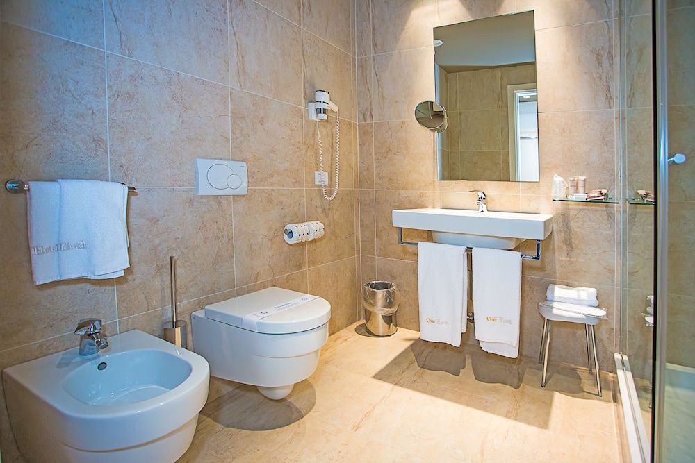 One Hotel & Restaurant Standard Twin Room 4