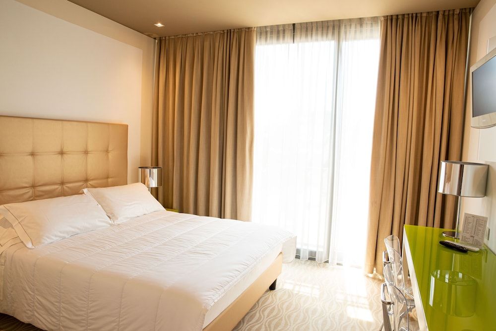 One Hotel & Restaurant Standard Double Room, 1 Double Bed 3