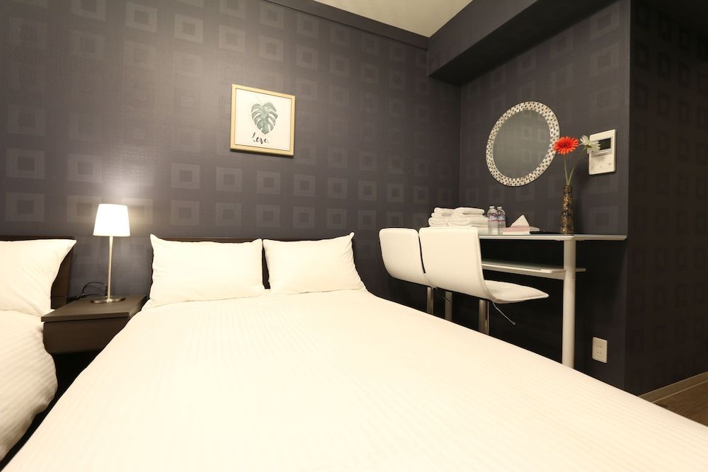 Elizabeth Garden Shinsaibashi Standard Double Room (SS73) 8