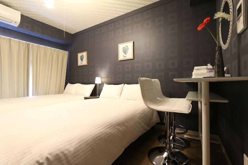 Elizabeth Garden Shinsaibashi Standard Double Room (SS73) 9