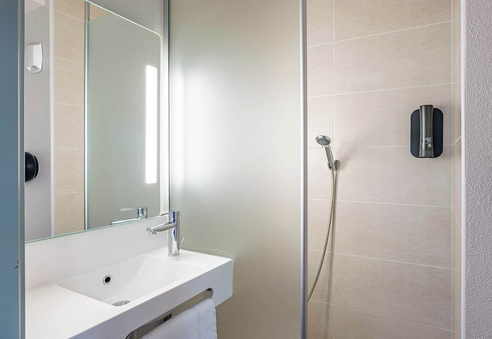 B&B HOTEL Bordeaux Langon Triple Room, Non Smoking 4