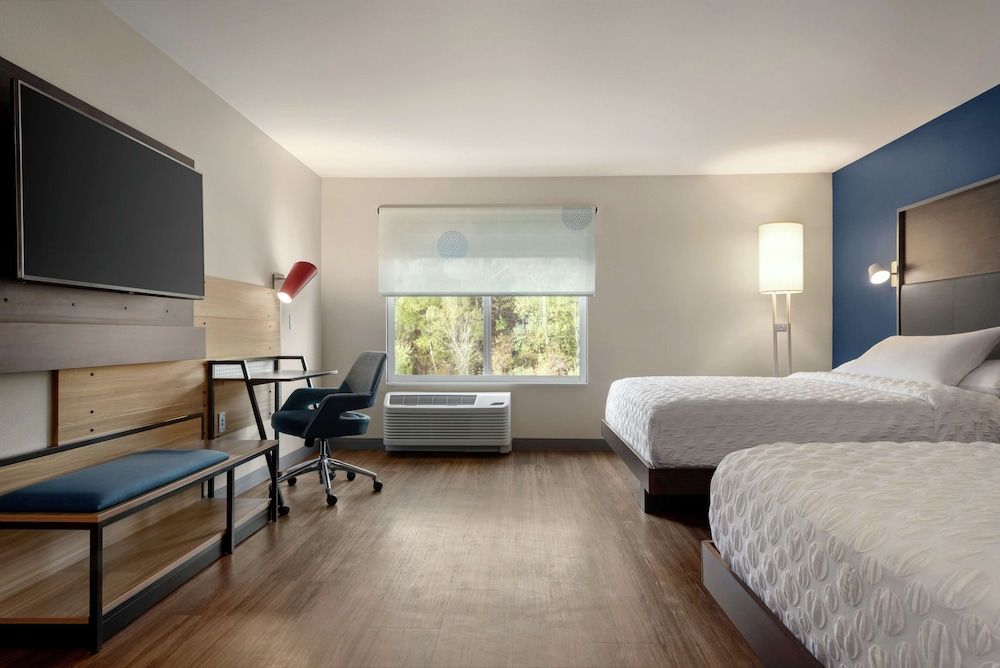 Room, 2 Queen Beds, Accessible, Bathtub