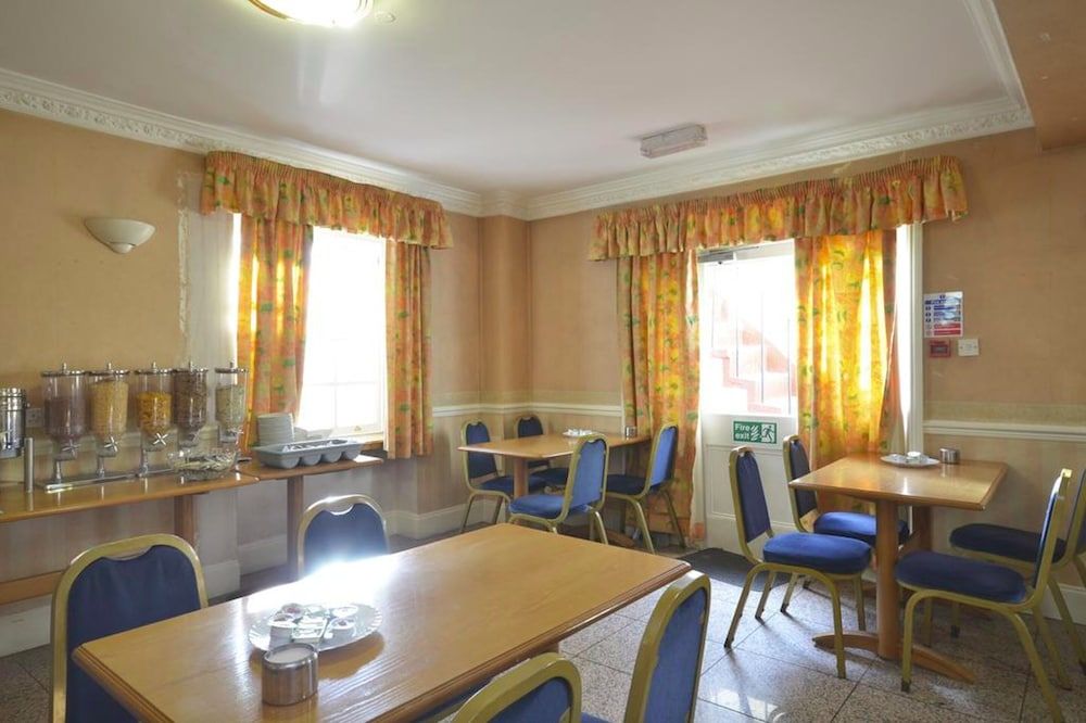 undefined White House Hotel London 8