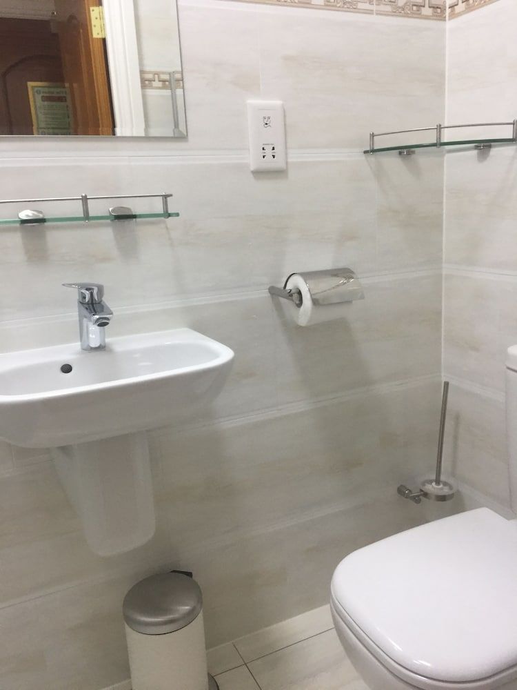 White House Hotel London Twin Room 7