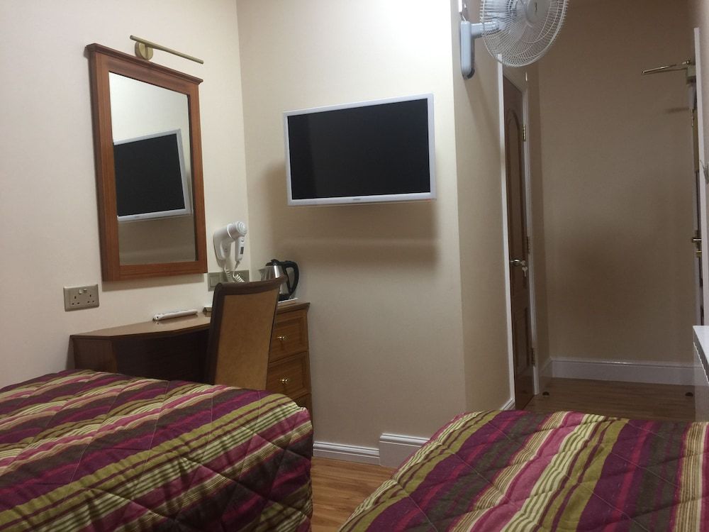 White House Hotel London Twin Room 9