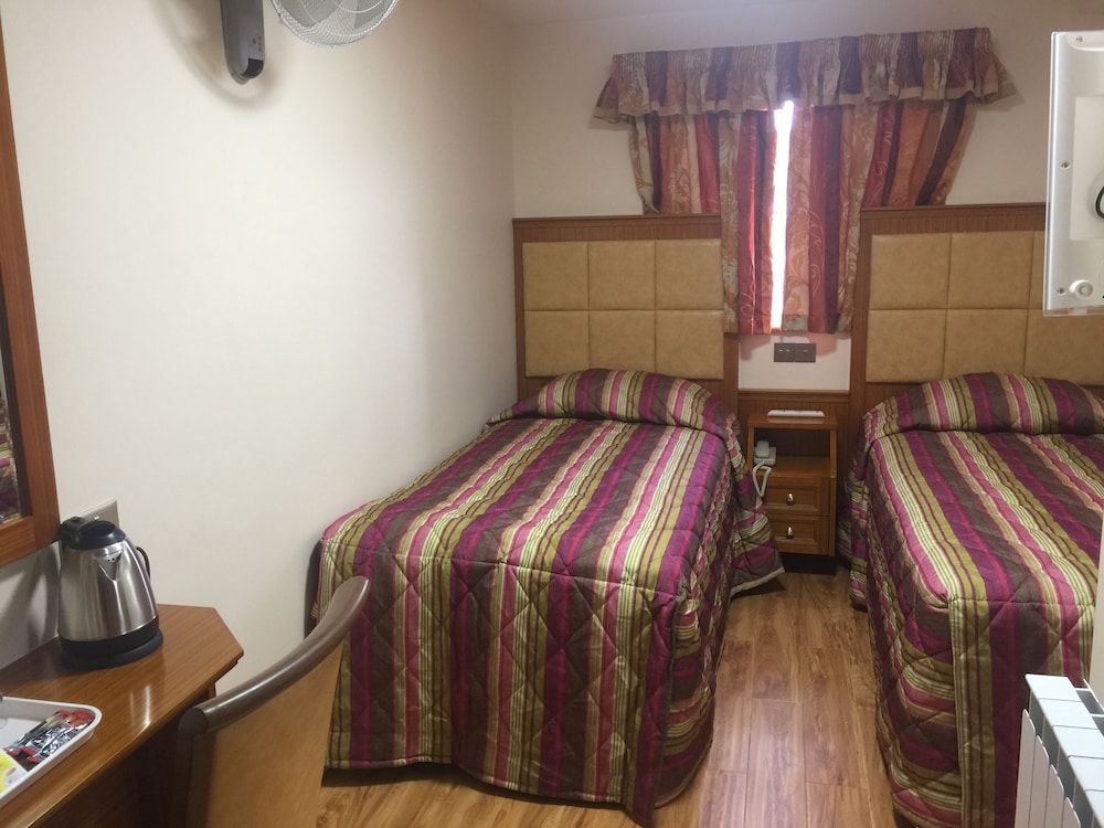 White House Hotel London Twin Room 4