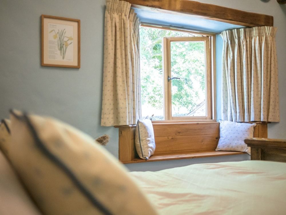 The Wayside and Whisky Barn Deluxe Double Room, Ensuite, Garden View (Room 2) 7