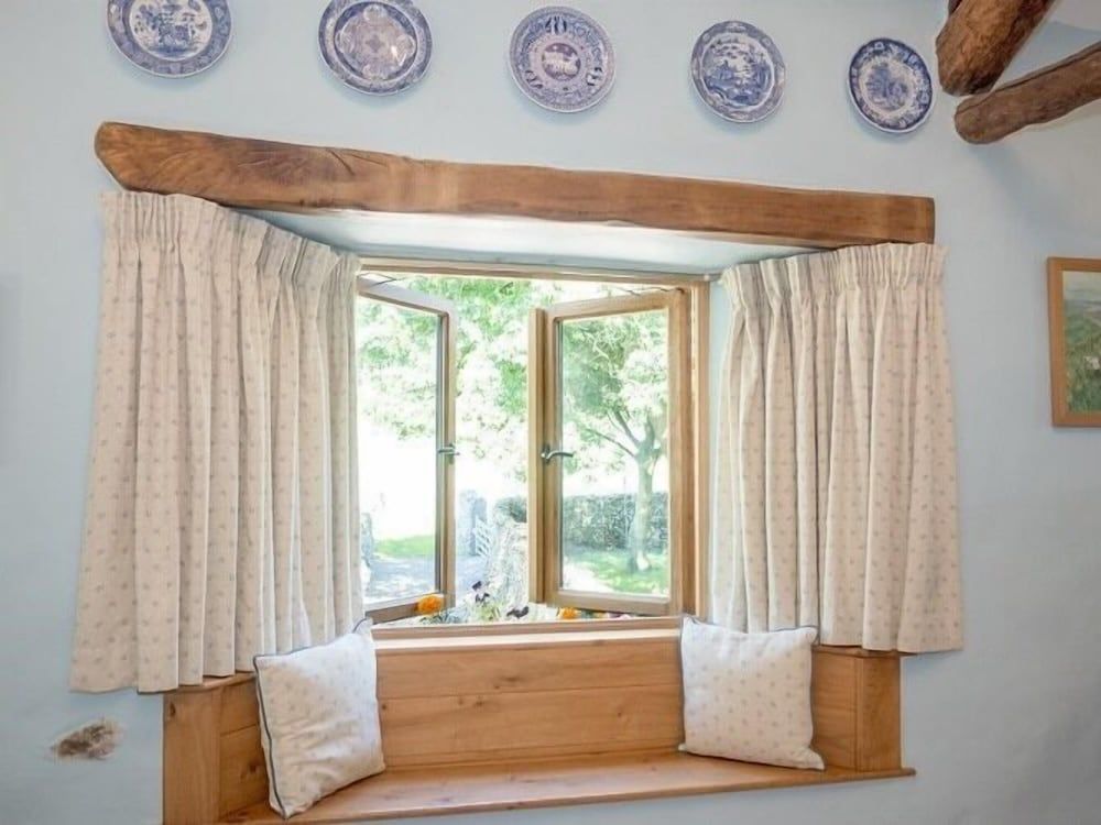 The Wayside and Whisky Barn Deluxe Double Room, Ensuite, Garden View (Room 2) 6