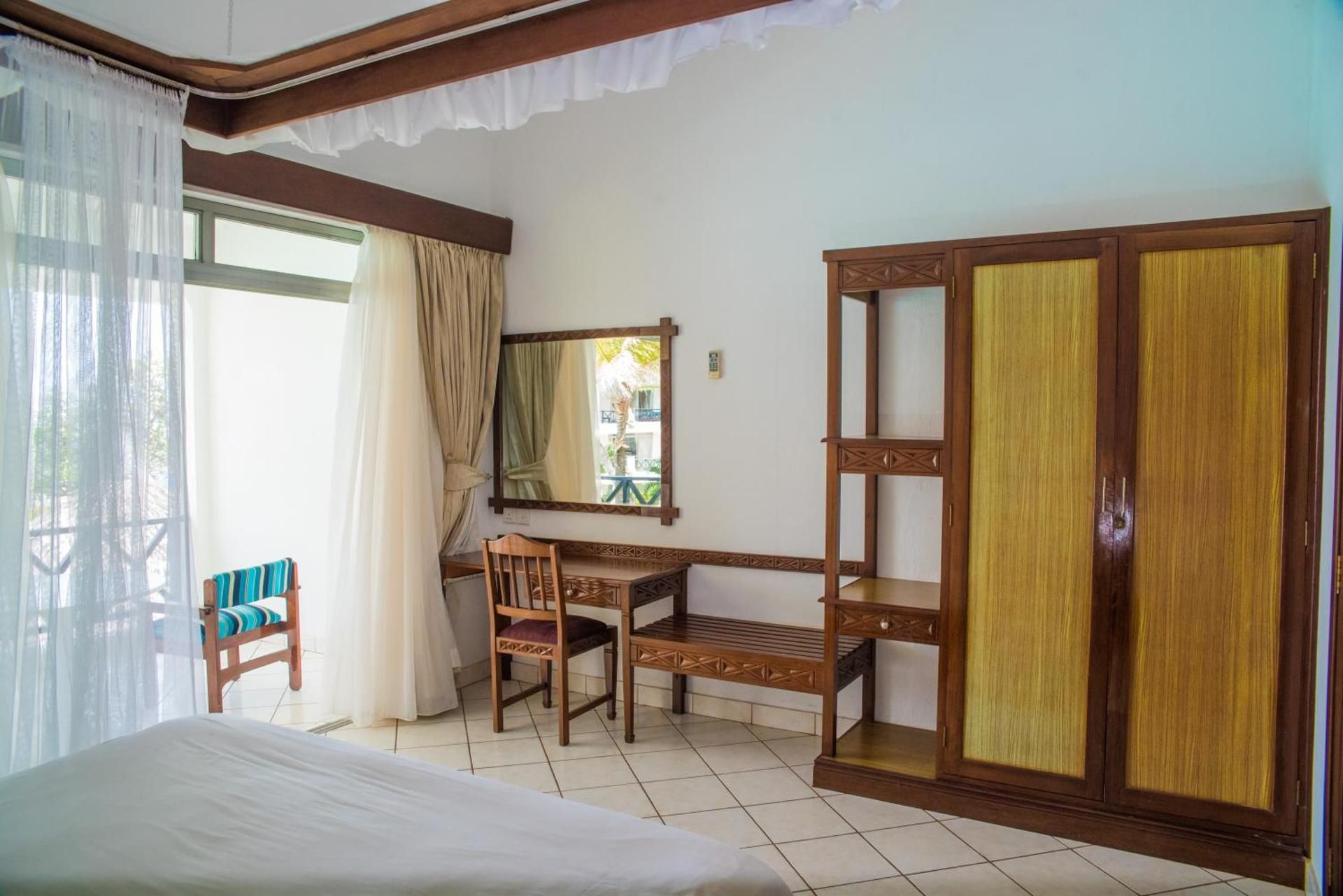 Nyali Beach Holiday Resort Deluxe Two-Bedroom Apartment 2