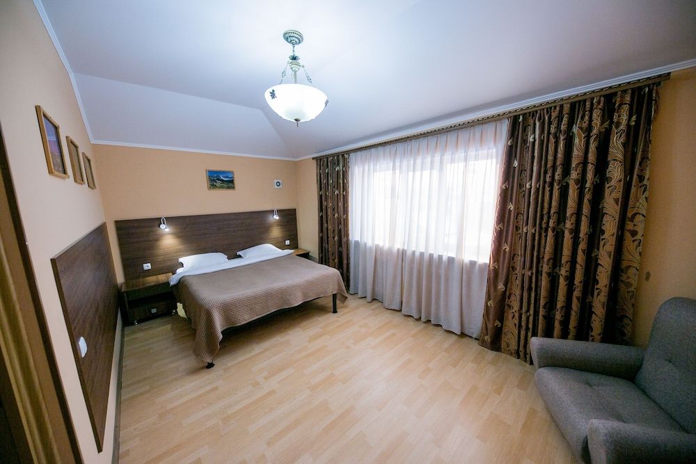 Family Room, 2 Bedrooms