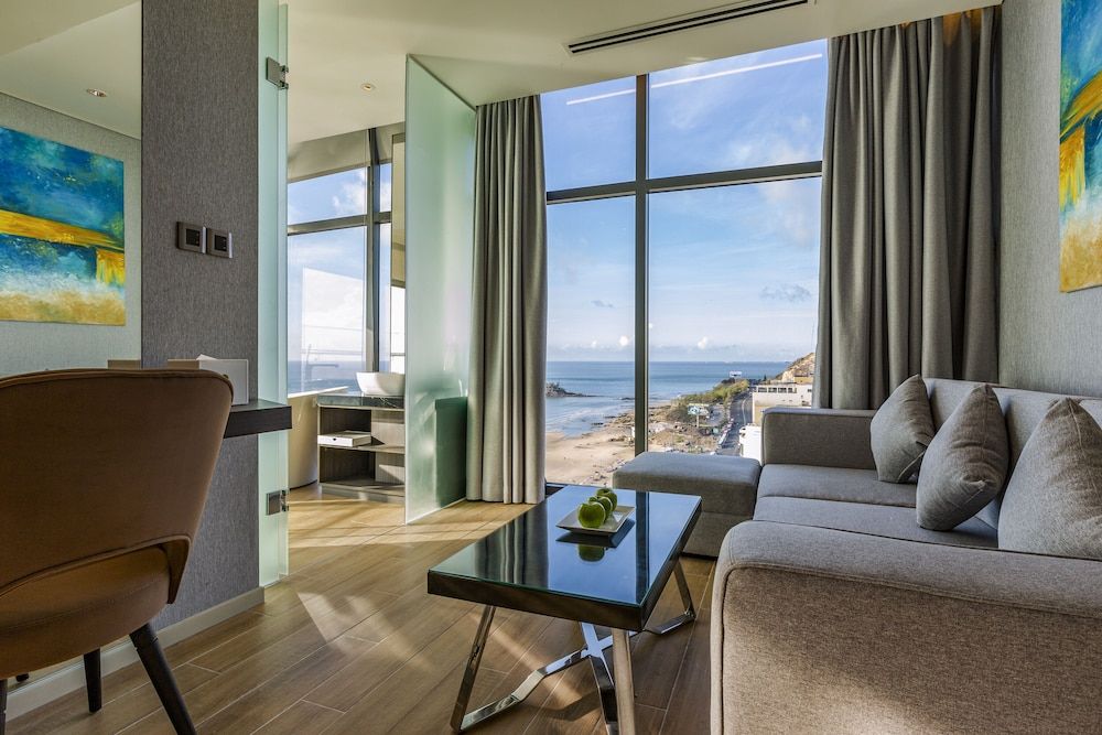 Premier Pearl Oceanfront