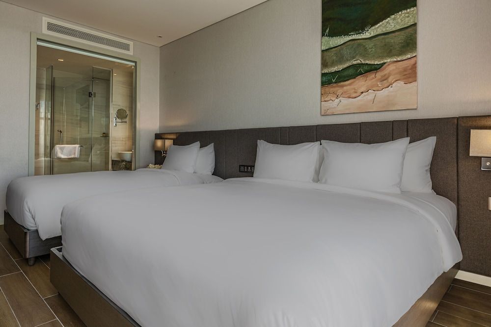 Deluxe Triple Room, Partial Ocean View
